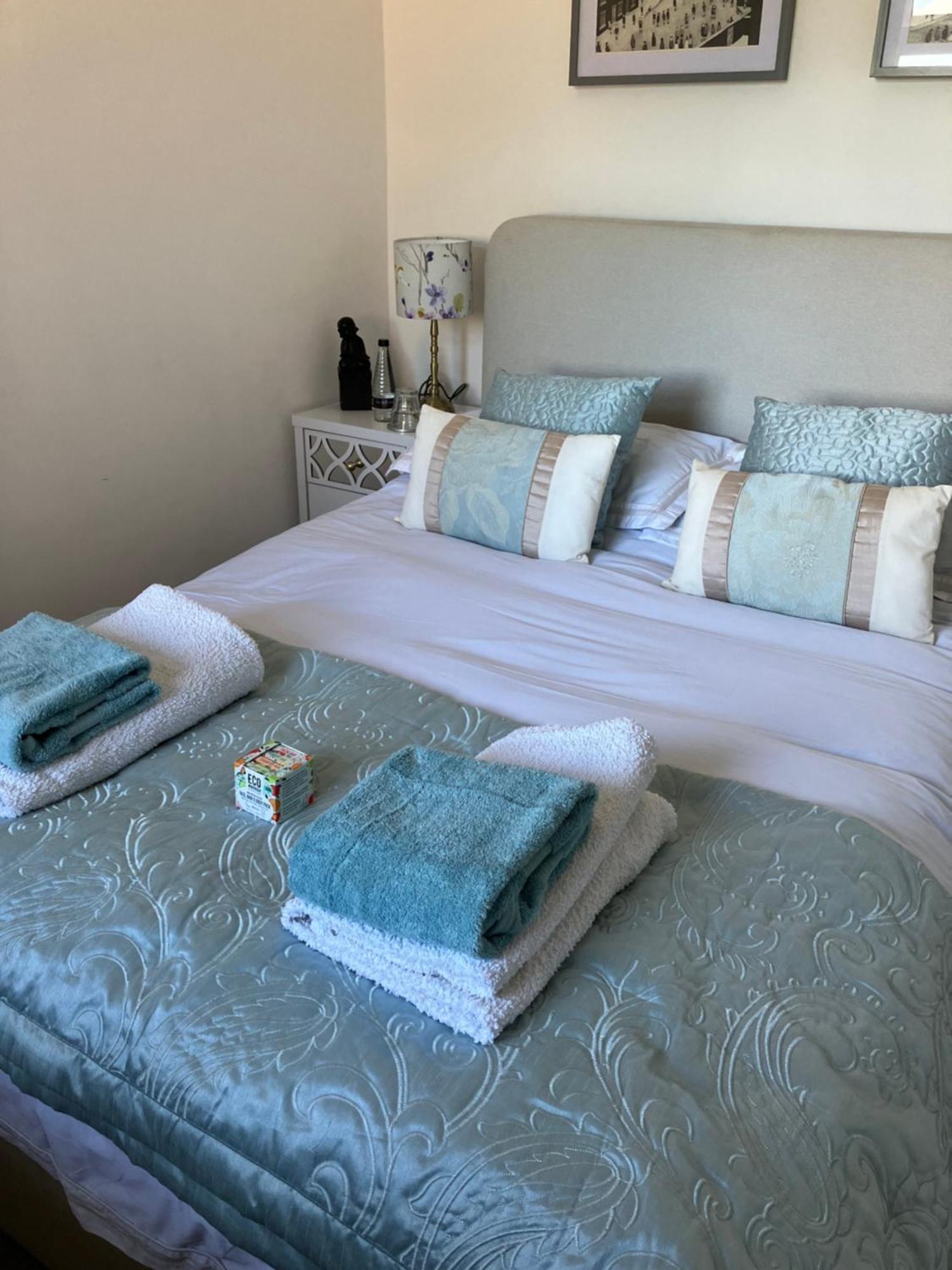 Our Beautifully Renovated Home شيشستر المظهر الخارجي الصورة